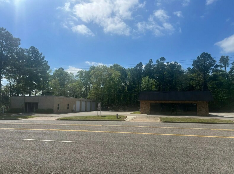 2811 University Blvd, Tyler, TX à louer - Photo du bâtiment - Image 3 de 6