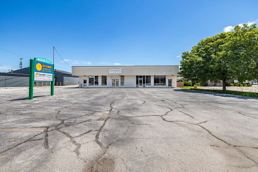 3220 Bay Rd, Saginaw, MI à vendre - Photo du bâtiment - Image 2 de 45