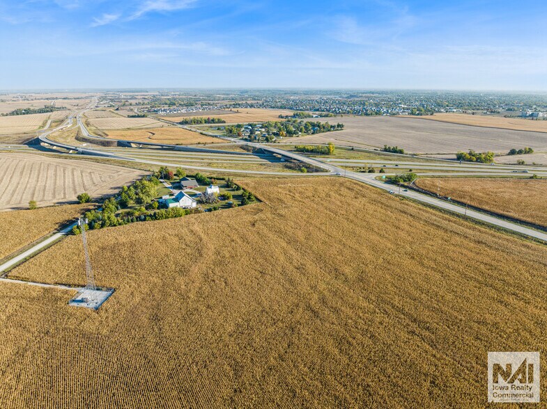 8401 Angle Rd, Cedar Rapids, IA à vendre - Photo du bâtiment - Image 3 de 12
