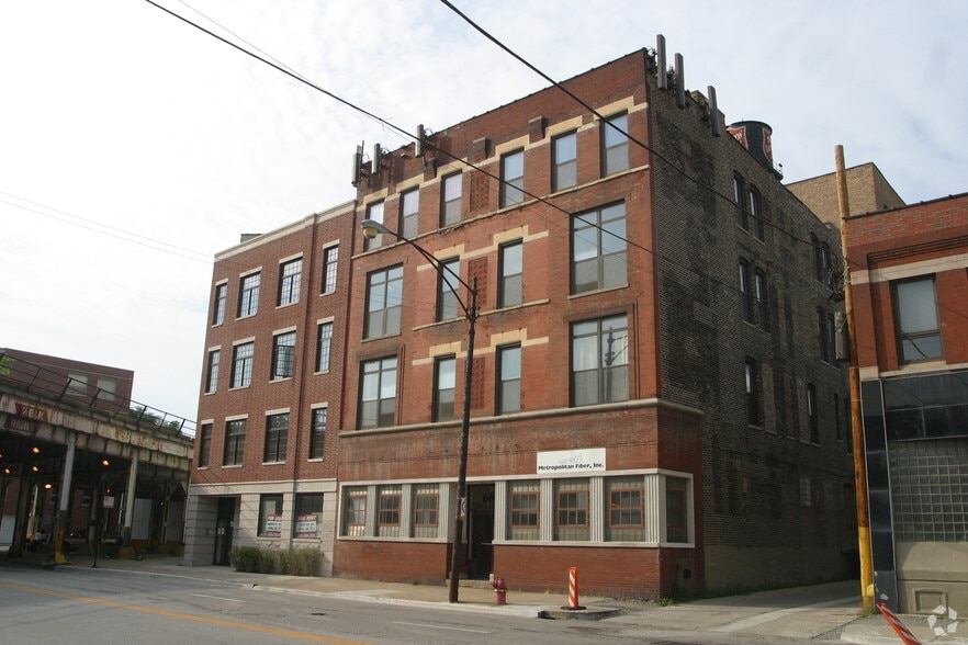 660 W Grand Ave, Chicago, IL for lease - Building Photo - Image 2 of 7