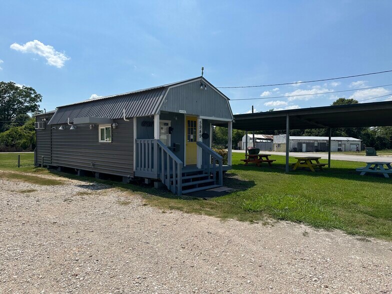 5949 W Port Arthur Rd, Port Arthur, TX à louer - Photo du bâtiment - Image 2 de 3