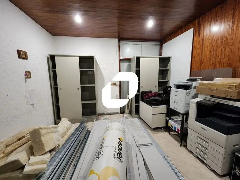 Retail in Bordeaux for sale - Interior Photo - Image 1 of 6