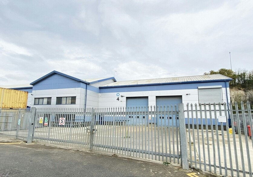 730 London Rd, Grays for lease - Building Photo - Image 2 of 3