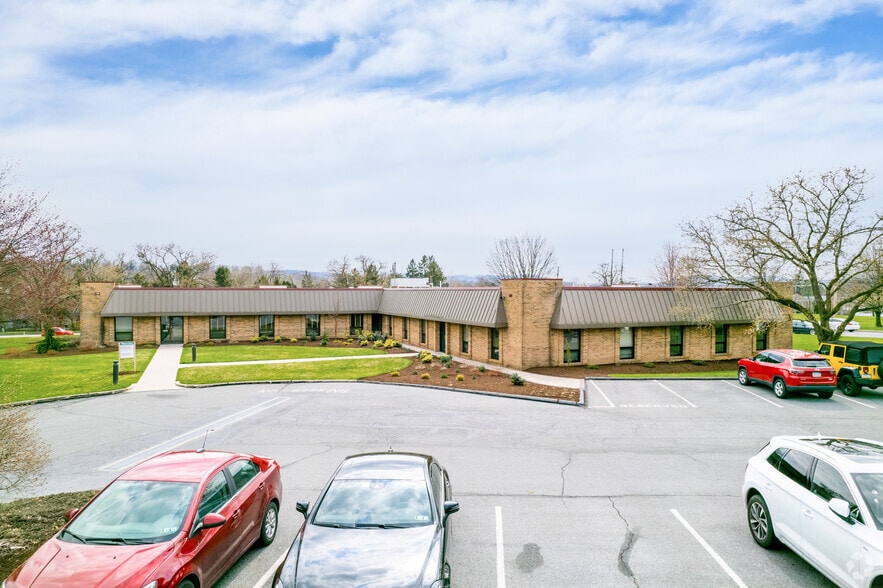 2650 Westview Dr, Wyomissing, PA for lease - Building Photo - Image 2 of 5