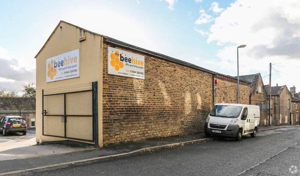 225-229 Longwood Rd, Huddersfield à louer - Photo du bâtiment - Image 3 de 3