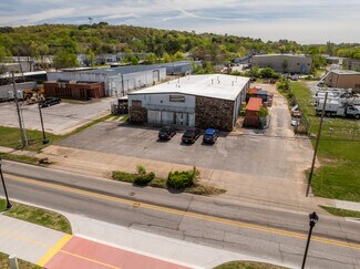 Plus de détails pour 535 W Poplar St, Fayetteville, AR - Industriel à louer