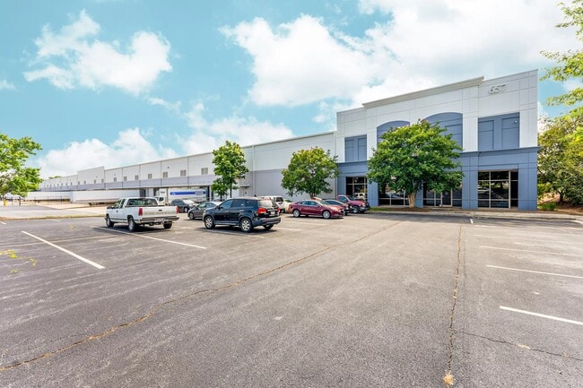 Plus de détails pour 657 Brigham Rd, Greensboro, NC - Industriel à louer