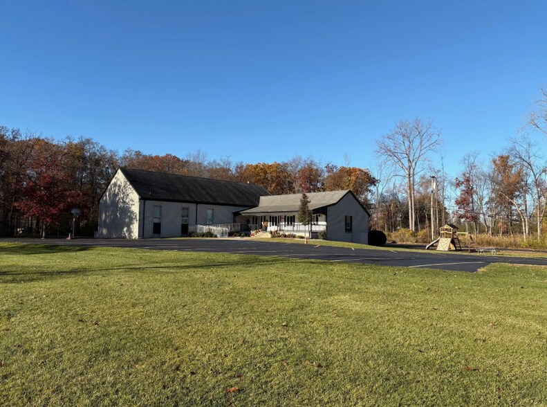 24200 Meridian Rd, Grosse Ile Township, MI à vendre - Photo du bâtiment - Image 2 de 13