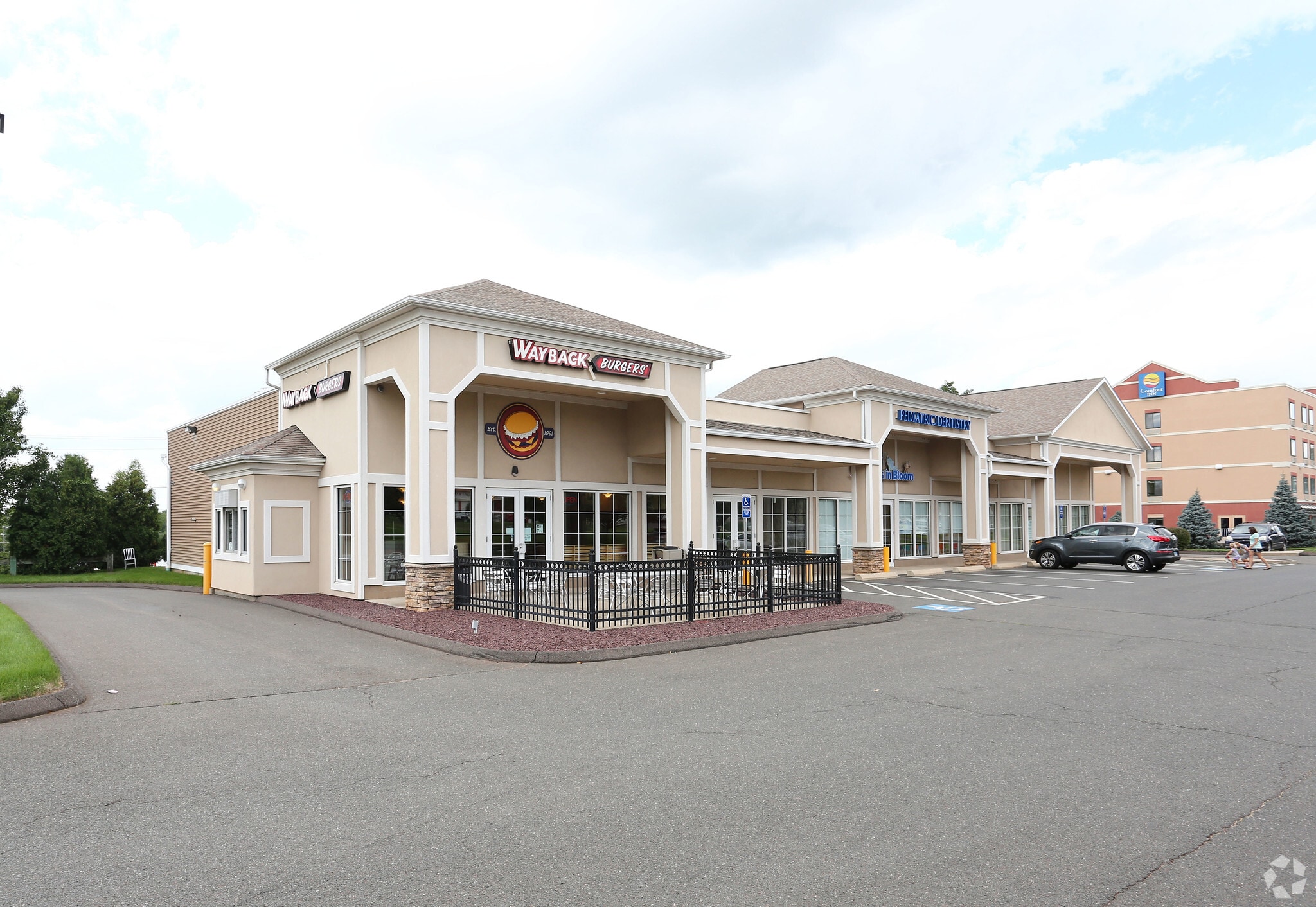 137 Prospect Hill Rd, East Windsor, CT for lease Primary Photo- Image 1 of 5