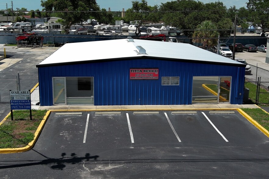 2064 Range Rd, Clearwater, FL for lease - Building Photo - Image 1 of 14