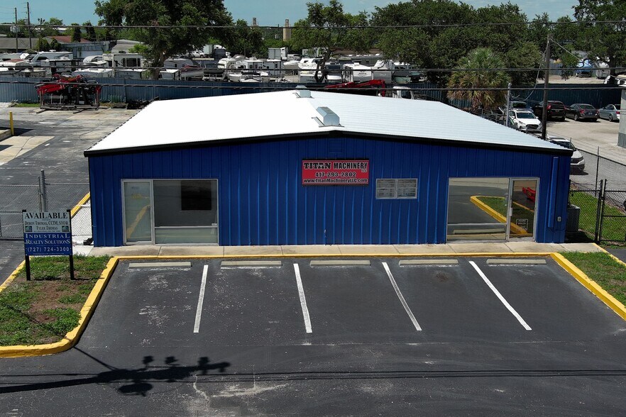 2064 Range Rd, Clearwater, FL à louer - Photo du bâtiment - Image 1 de 14