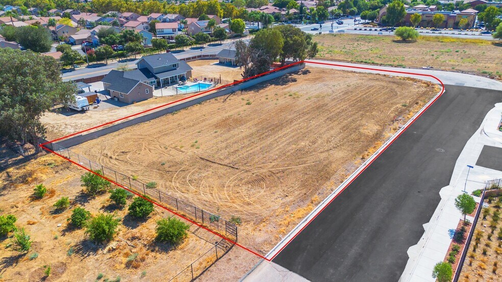 Bradshaw Cir, Moreno Valley, CA à vendre - Aérien - Image 2 de 14