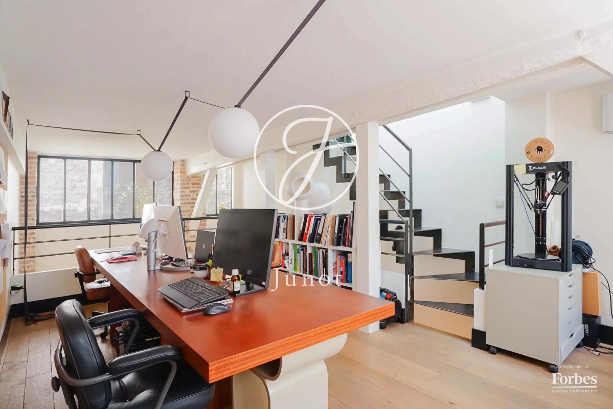 Office in Paris for sale Building Photo- Image 1 of 32