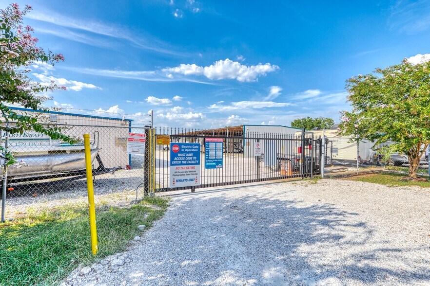 22614 Schiel Rd, Cypress, TX à louer - Photo du bâtiment - Image 2 de 11