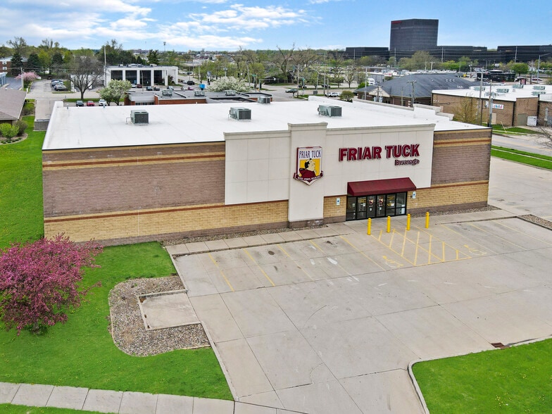 2401 Maloney Dr, Bloomington, IL à louer - Photo principale - Image 1 de 14