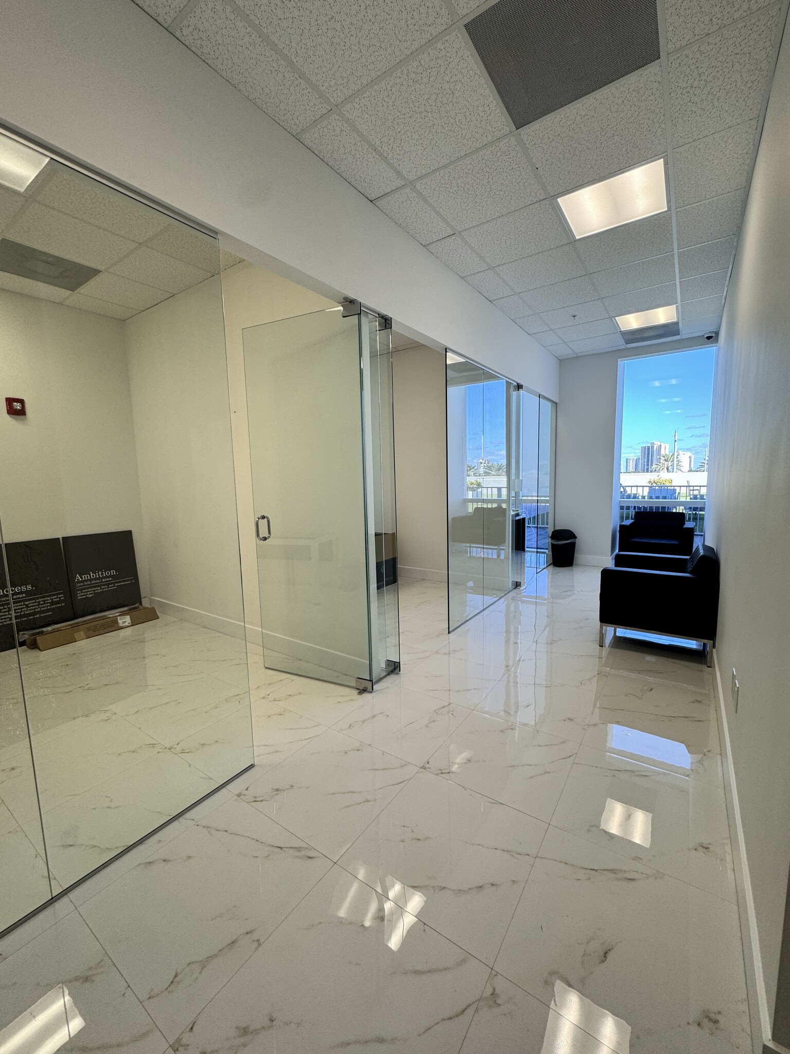 20200 W dixie Hwy, Aventura, FL à vendre Photo intérieure- Image 1 de 5