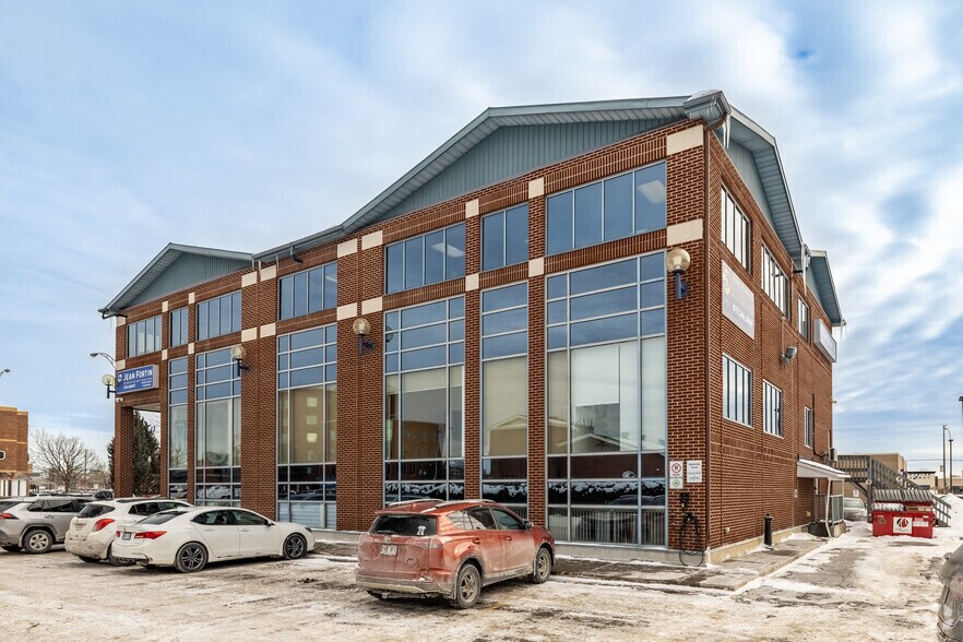 111 Boul de l'Hôpital, Gatineau, QC à louer - Photo du bâtiment - Image 2 de 2