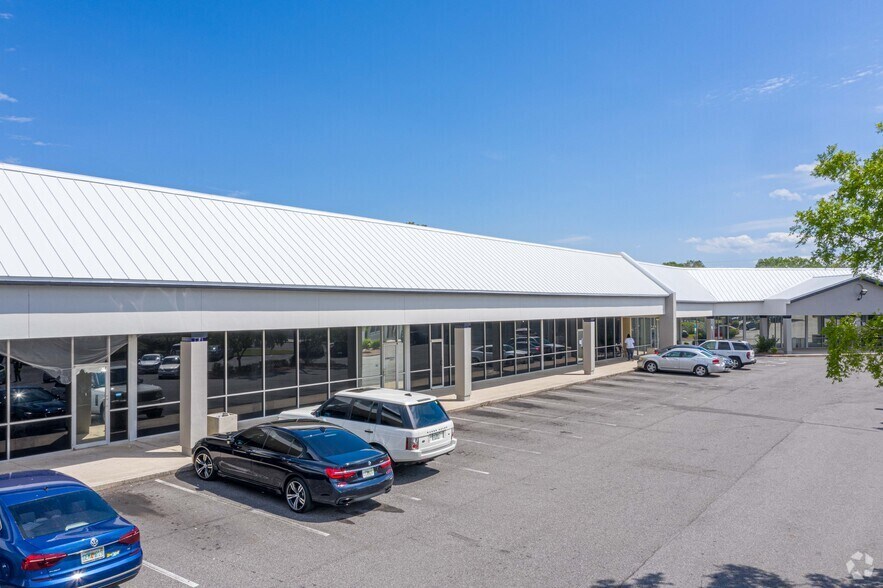 2141 Loch Rane Blvd, Orange Park, FL à louer - Photo du bâtiment - Image 2 de 4