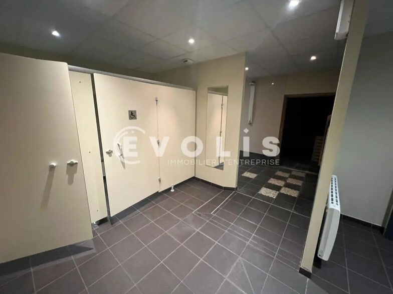 Flex in Miribel for sale - Building Photo - Image 2 of 32