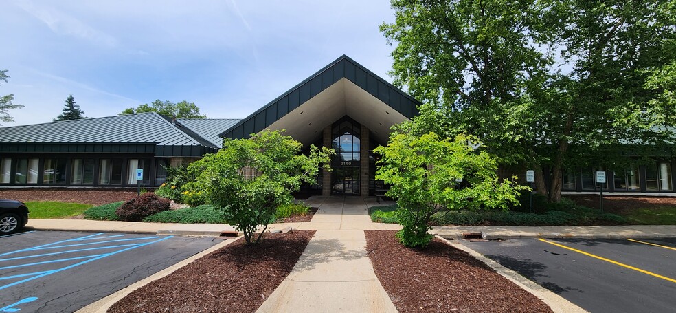 2140 University Park Dr, Okemos, MI for lease - Building Photo - Image 1 of 5