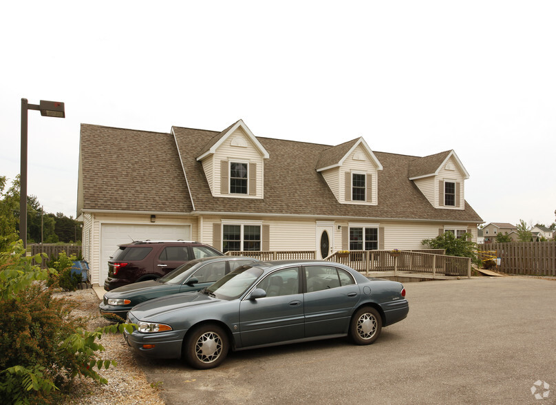 621 S Grand Ave, Fowlerville, MI à vendre - Photo principale - Image 1 de 1