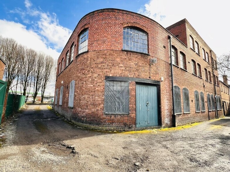 St Johns Rd, Stourbridge for lease - Building Photo - Image 1 of 13