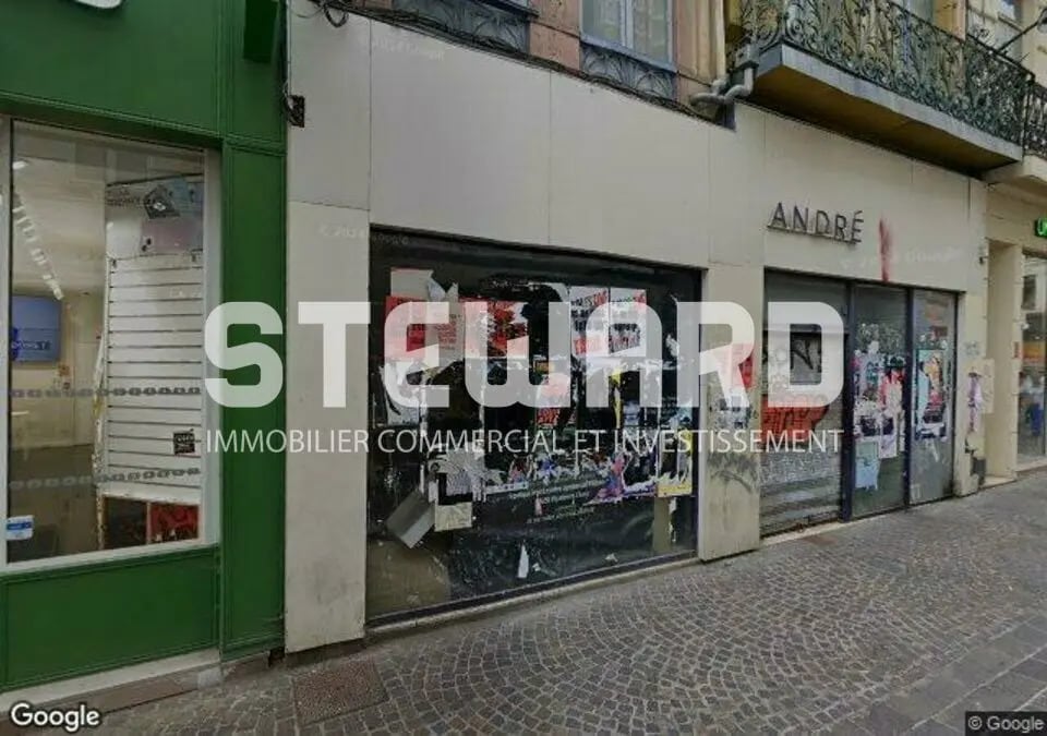Retail in Lille for lease Building Photo- Image 1 of 19