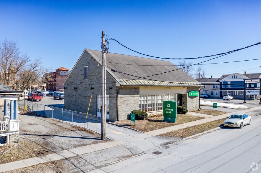 324 N Prospect St, Herkimer, NY à vendre - Photo du bâtiment - Image 2 de 10