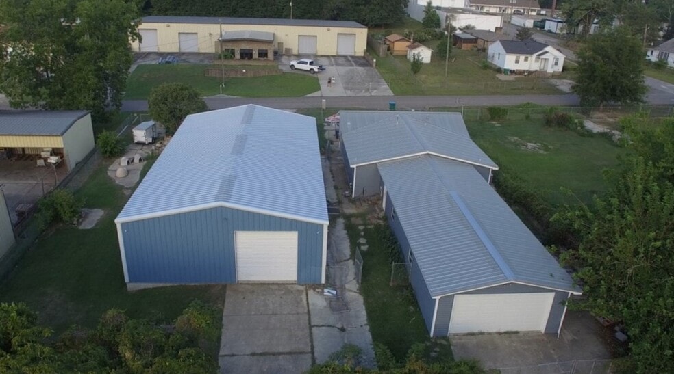 2713 & 2717 15th Ave, Gulfport, MS for sale - Primary Photo - Image 1 of 54