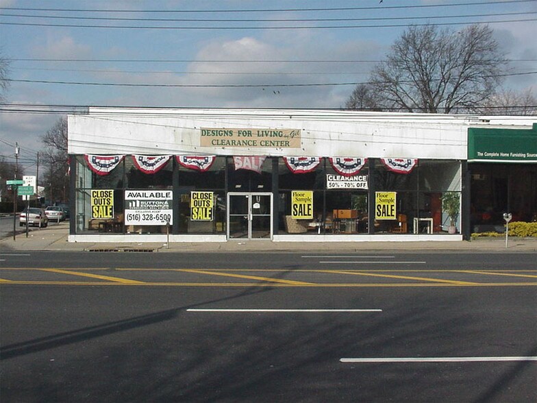 435-437 Old Country Rd, Westbury, NY à louer - Photo du bâtiment - Image 3 de 9