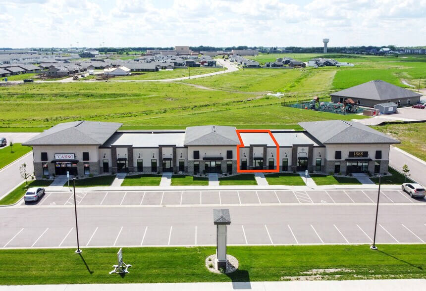 251 N Cliff Ave, Harrisburg, SD à louer - Photo du bâtiment - Image 2 de 5