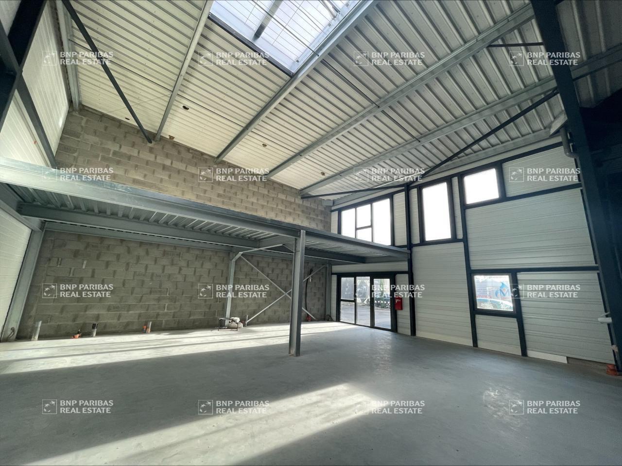 Flex in Vern-sur-Seiche for lease Interior Photo- Image 1 of 7