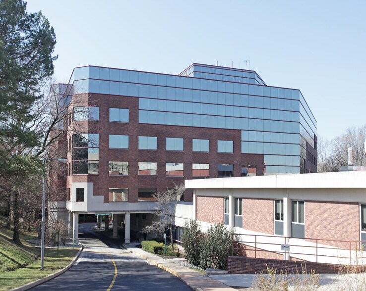 6565 N Charles St, Baltimore, MD à louer - Photo du bâtiment - Image 2 de 4