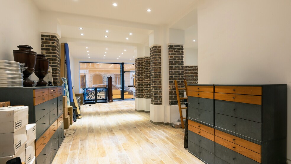 Multifamily in Paris for sale - Building Photo - Image 3 of 4