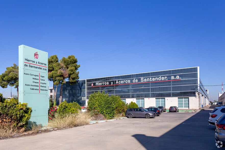 Calle Lago Carucedo s/n, Fuenlabrada, Madrid for lease - Building Photo - Image 1 of 3