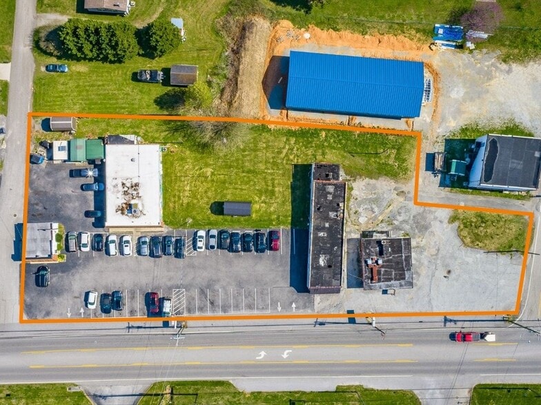 Existing Retail with Expansion Potential portfolio of 2 properties for sale on LoopNet.ca - Primary Photo - Image 1 of 16