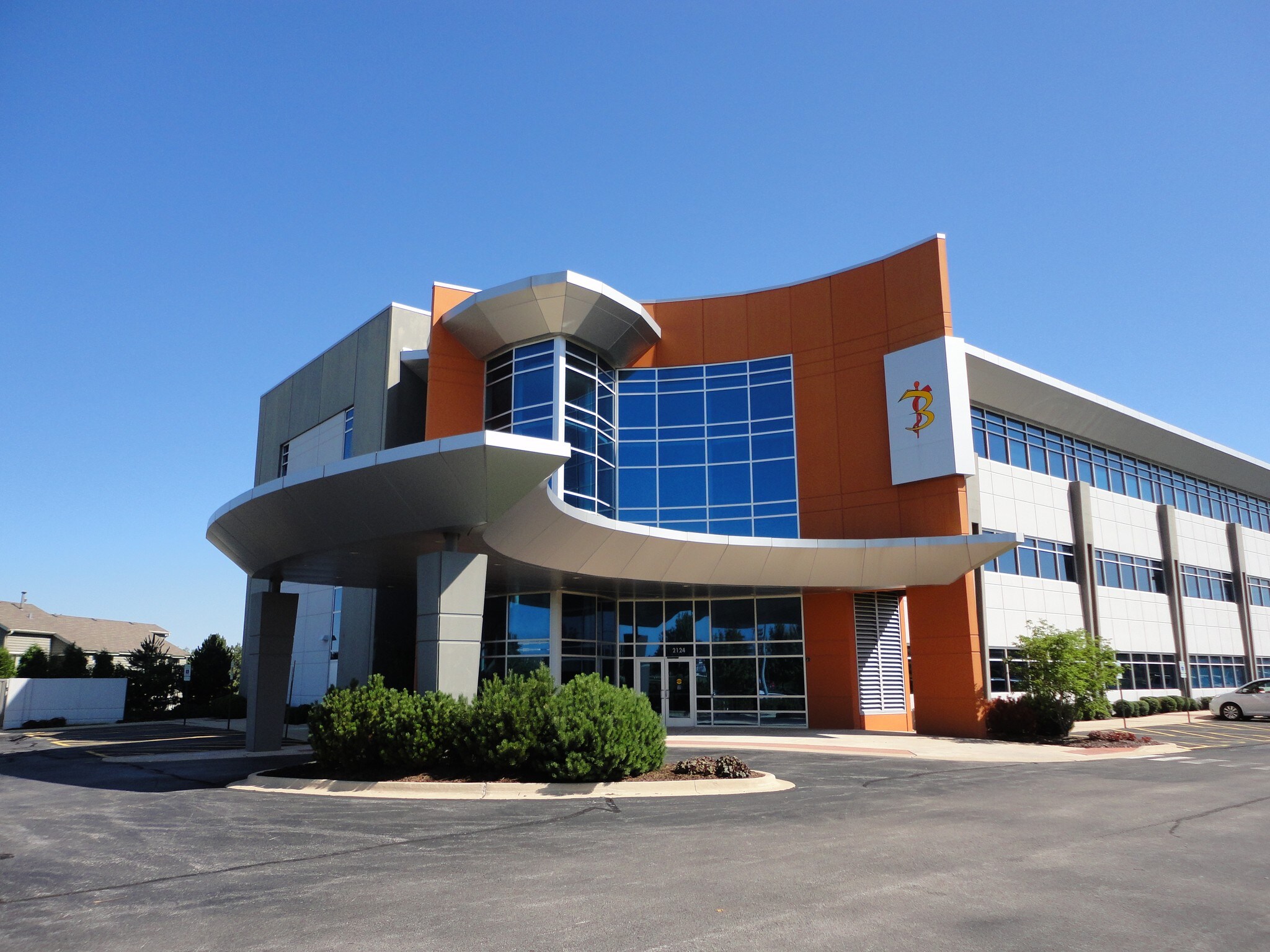 2124 Ogden Ave, Aurora, IL à louer Photo du bâtiment- Image 1 de 10