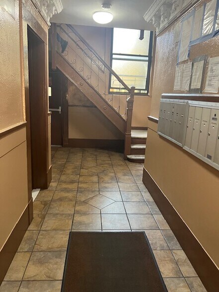 804 E 178th St, Bronx, NY à vendre - Photo du bâtiment - Image 2 de 7