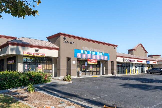 Plus de détails pour 2061-2085 S Garey Ave, Pomona, CA - Commerce de détail à louer