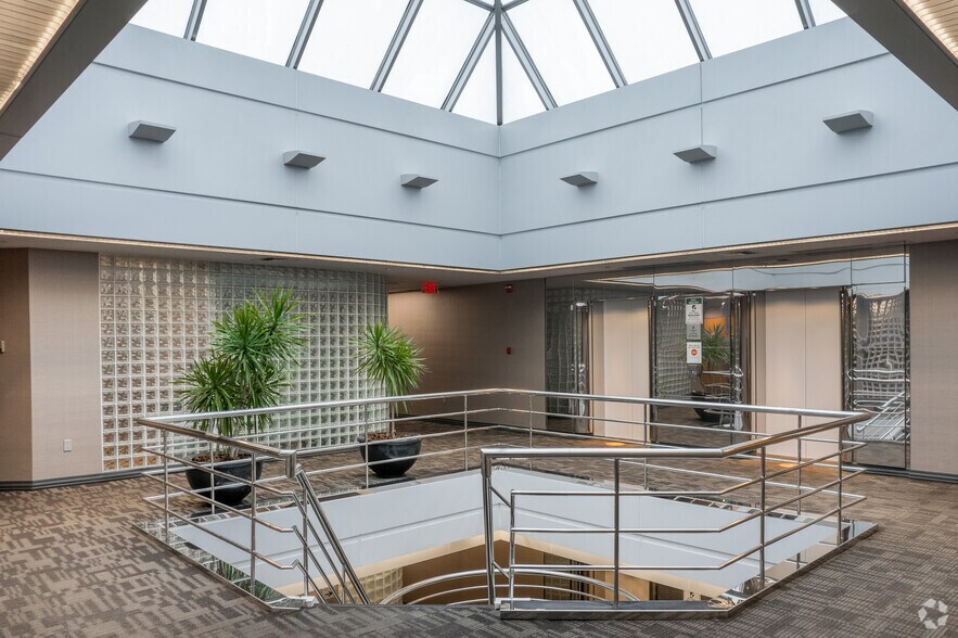 2950 Express Dr S, Islandia, NY à louer - Photo intérieure - Image 3 de 18