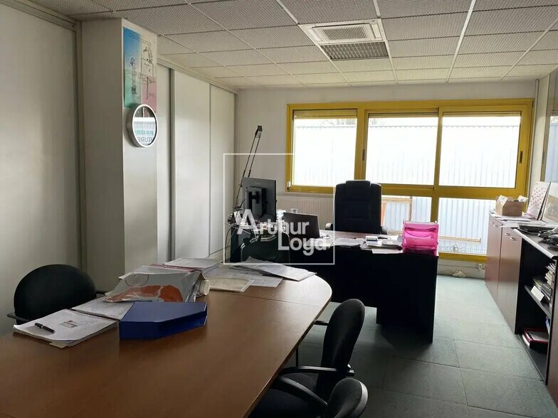 Industrial in Étréchy for lease - Interior Photo - Image 2 of 4