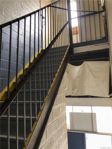 9 N Bond St, Mount Vernon, NY à vendre - Photo intérieure - Image 3 de 6