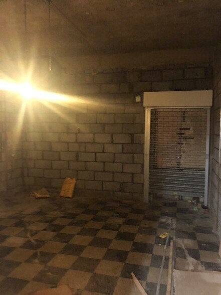 2 Brayford Sq, Londres à louer - Photo du bâtiment - Image 3 de 7