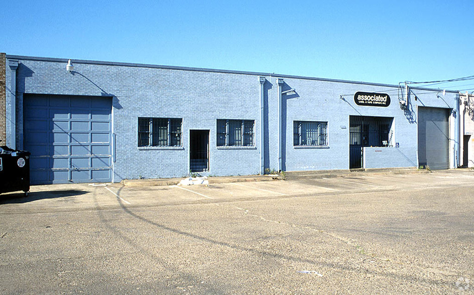 2007 Farrington St, Dallas, TX for lease - Building Photo - Image 2 of 5