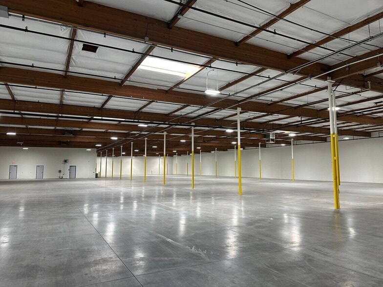 6065 Polaris Ave, Las Vegas, NV for lease - Building Photo - Image 2 of 4