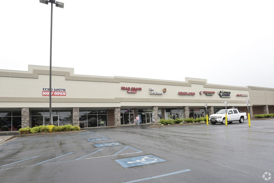 2801 Wade Hampton Blvd, Taylors, SC for lease - Building Photo - Image 2 of 5