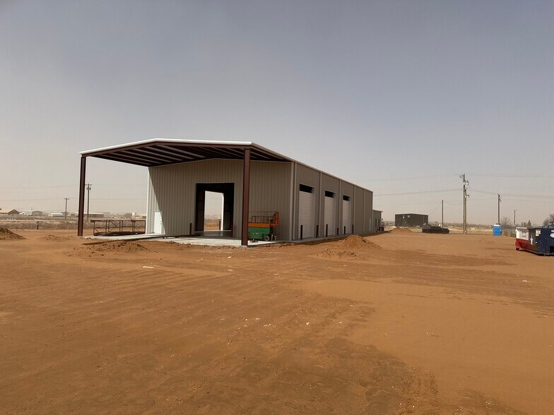 2408 E County Road 130, Midland, TX à vendre - Photo du bâtiment - Image 2 de 13