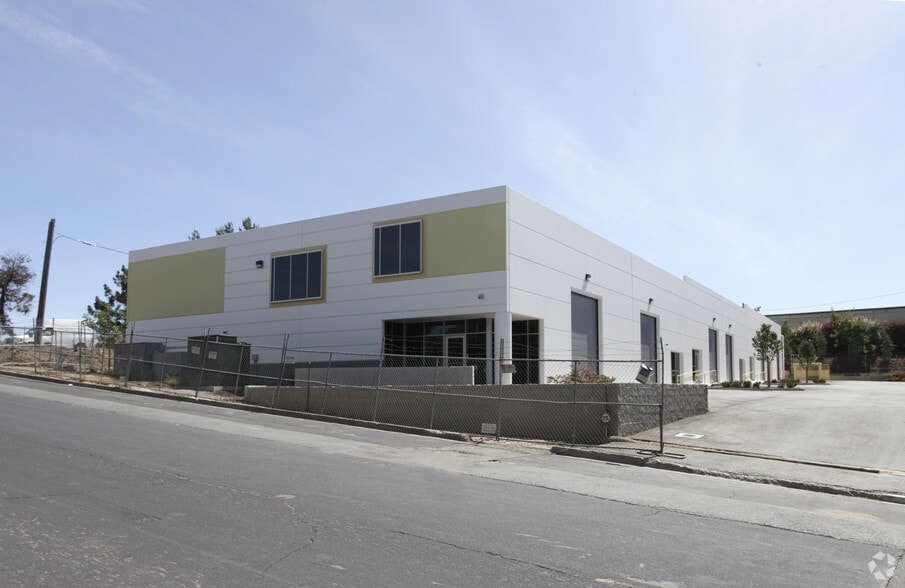 3951 Industrial Way, Concord, CA for lease - Building Photo - Image 2 of 4