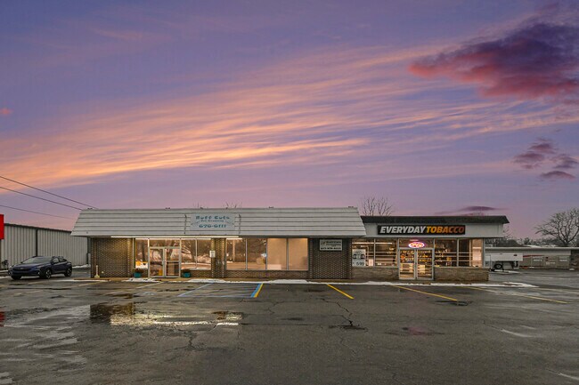 More details for 302-306 S Cedar St, Mason, MI - Retail for Sale