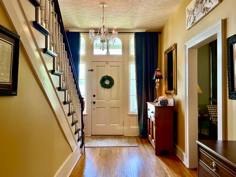 210 S College St, Franklin, KY for sale - Interior Photo - Image 3 of 28
